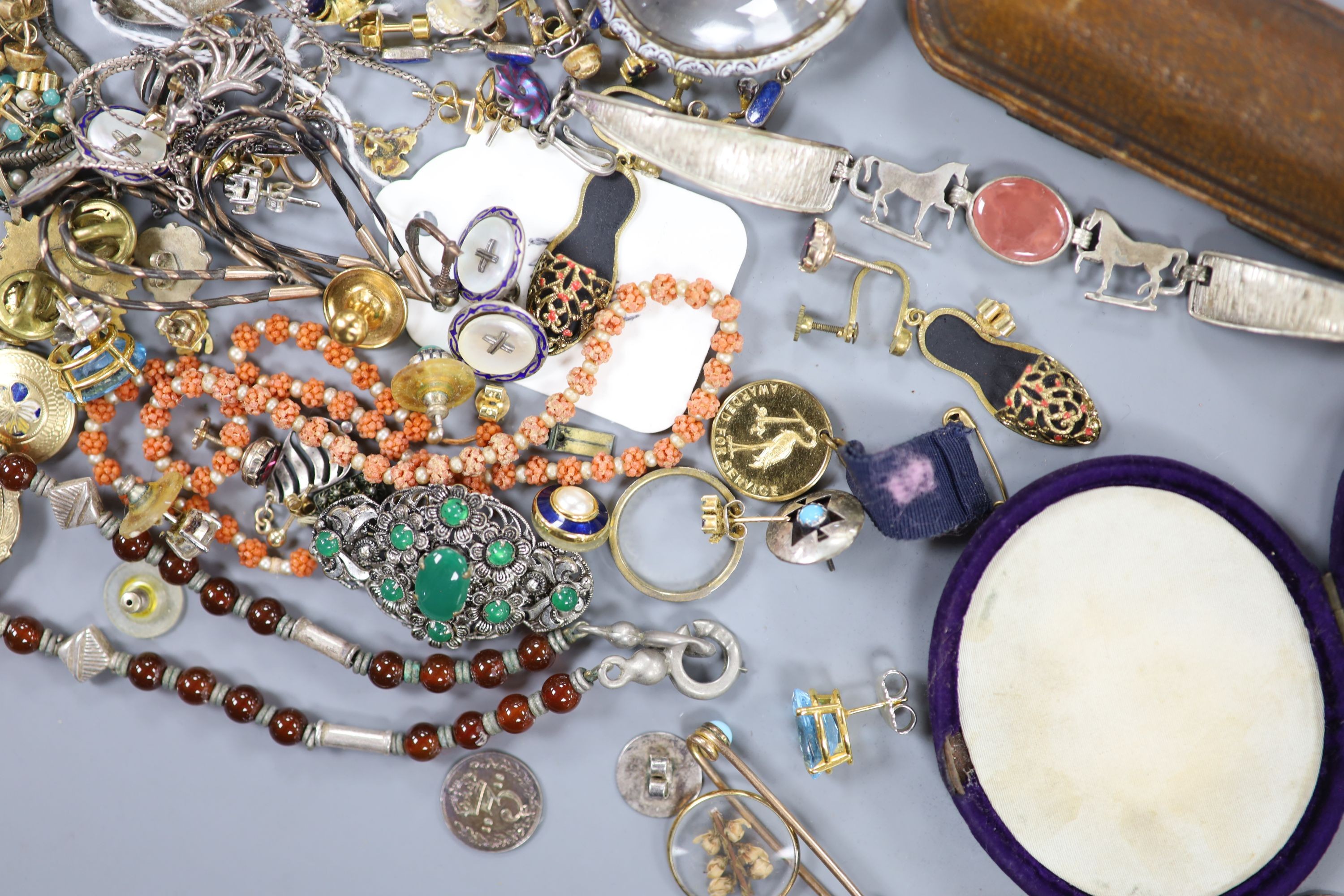 A mixed group of Victorian and later jewellery etc. including a white metal and diamond line pendant(a.f.), a lapis lazuli and diamond chip set cufflink, a small pair of two stone diamond earrings and a diamond set fox h